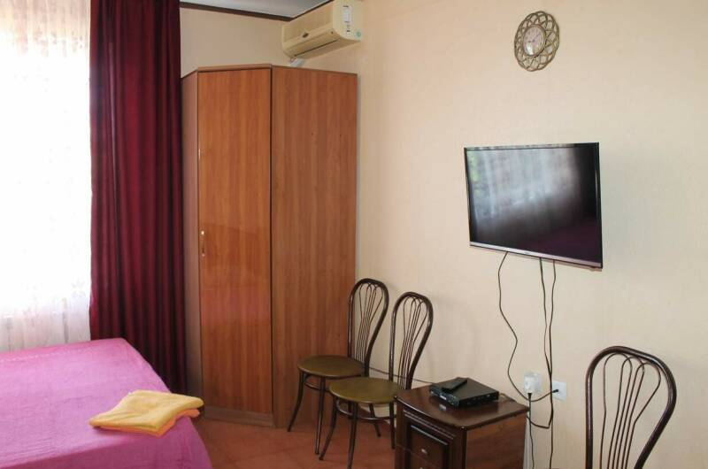 № 2 «Номер на 3−4 человека без балкона »