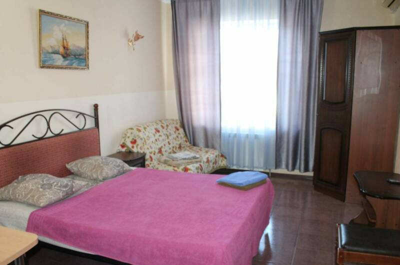 № 5 «Номер на 3−4 человека без балкона»