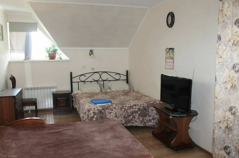 № 8 «Номер на 3−4 человека со своей террасой»