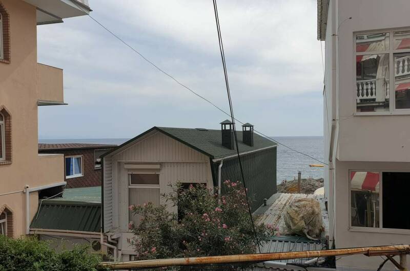 Трёхместный с частичным видом на море