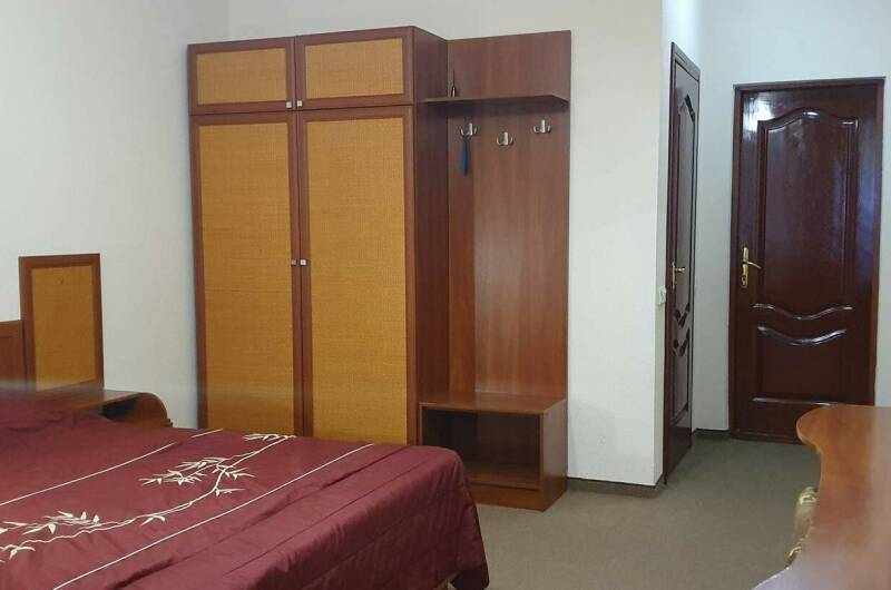 Трёхместный со своим двориком