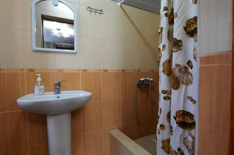 Трехместный