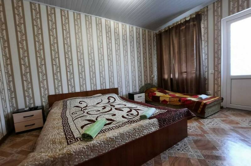 Трехместный