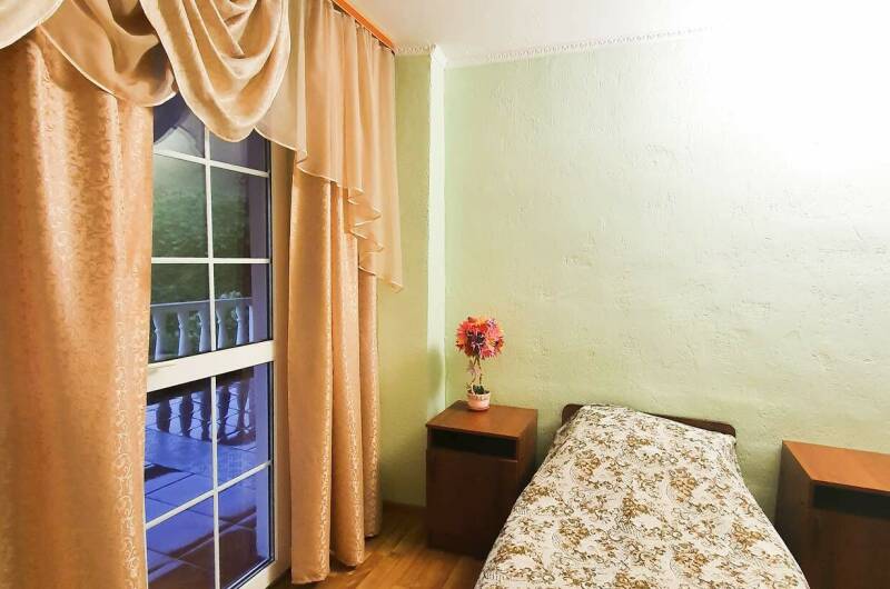 Комната на 2х гостей с балконом на 4 м этаже