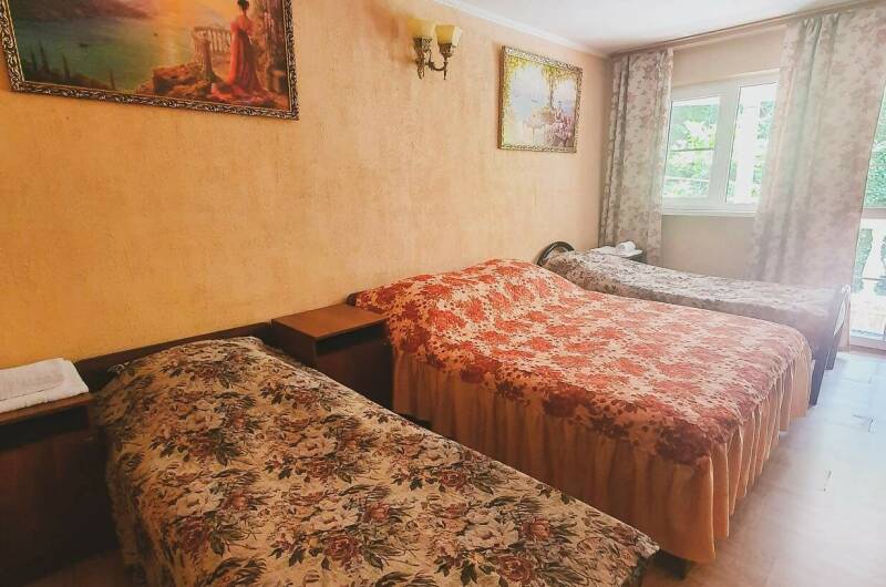 Комната на 4х гостей с балконом на 3−4 этаже