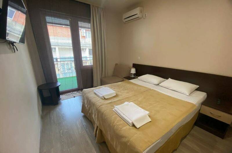 Трехместный номер с балконом