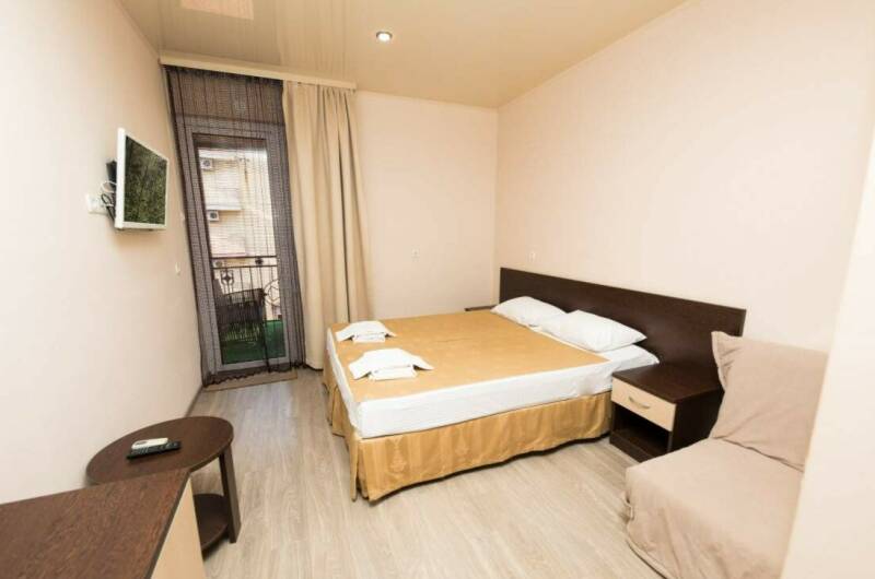 Трехместный номер с балконом