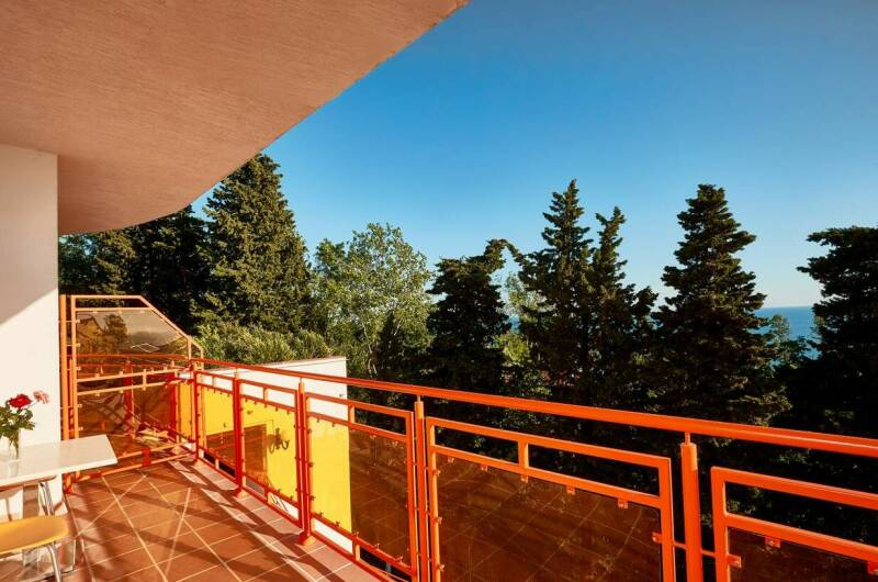 Трёхместный номер стандарт с балконом