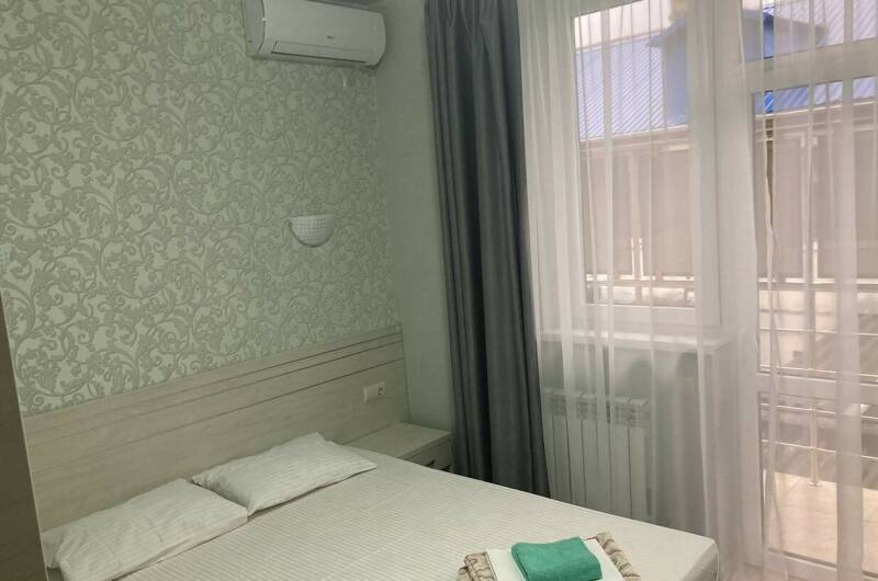 Апартаменты две комнаты с инд. кухней 4 места № 1