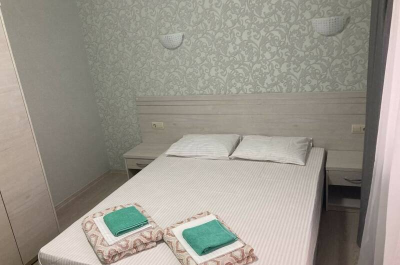 Апартаменты две комнаты с инд. кухней 4 места № 1