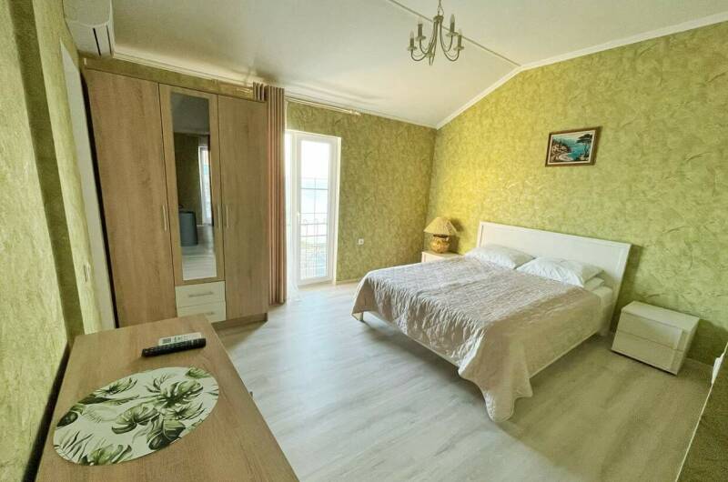 Двухкомнатный номер с балконом и видом на море