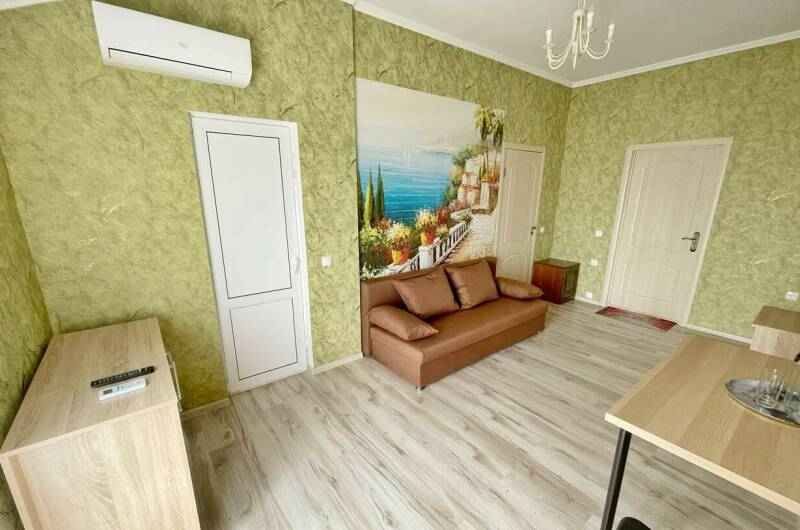 Двухкомнатный номер с балконом и видом на море