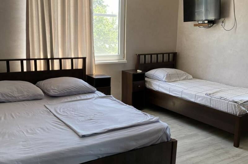 Номер «Люкс» (2-х сп. кровать и 1 сп. кровать)