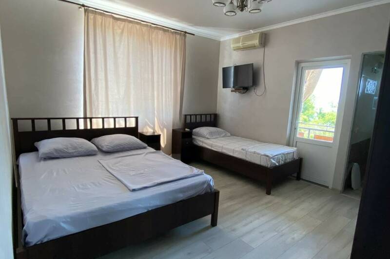 Номер «Люкс» (2-х сп. кровать и 1 сп. кровать)