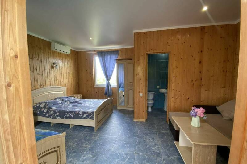 Отдельный «Люкс» на 4−5 человек