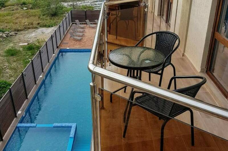 Трехместный номер с балконом