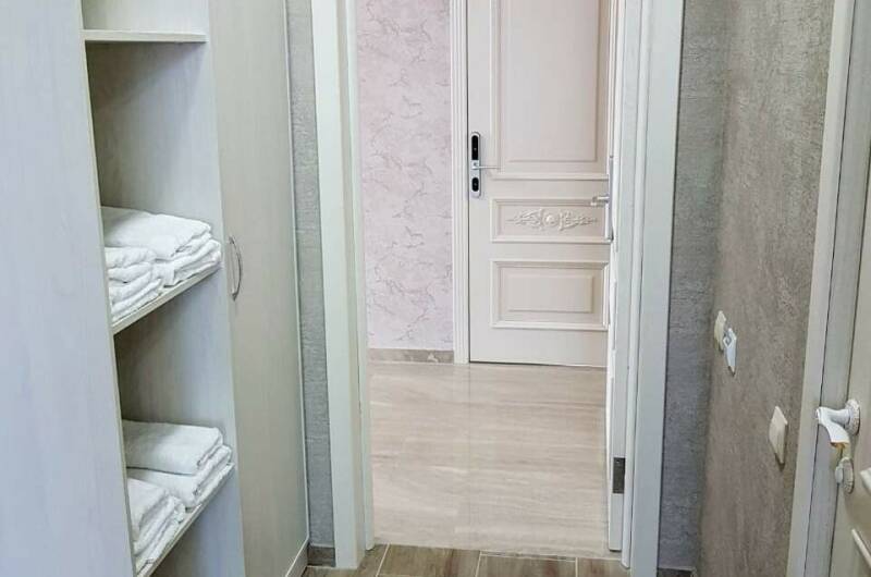 Трехместный номер с выходом на бассейн