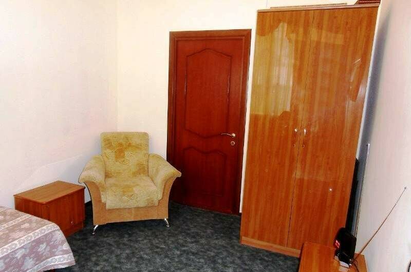 «С удобствами на 2 комнаты на этаже»