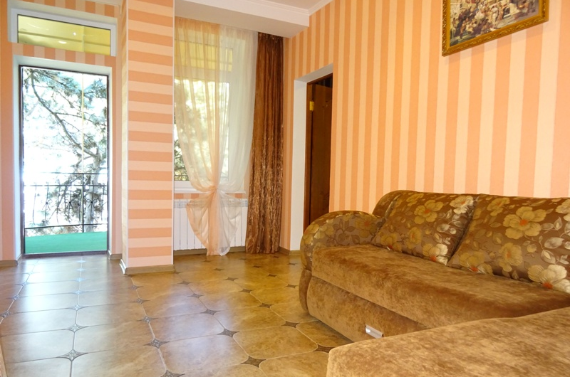 Трехкомнатный номер-студия