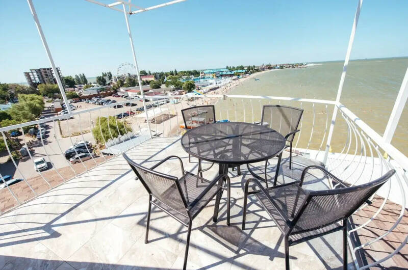 «Студия» четырехместный с панорамным балконом