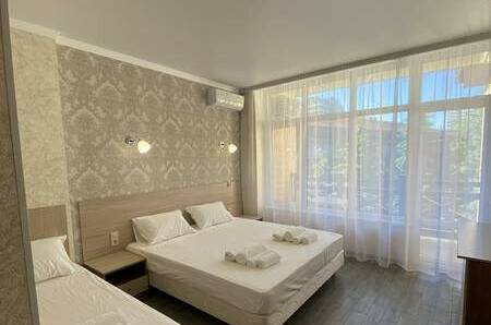 Трехместный номер с балконом