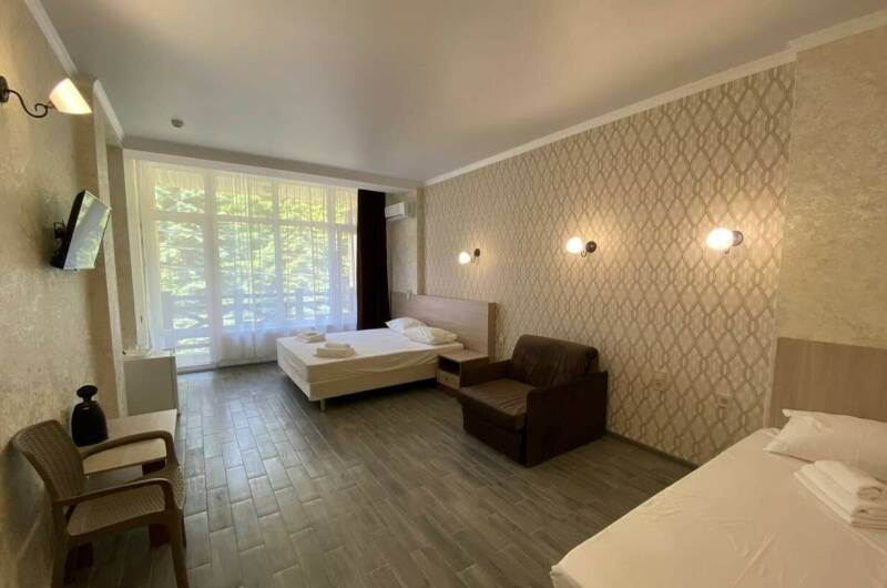 Четырехместный номер с балконом (1 спальня)