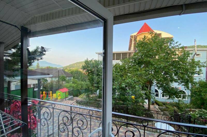 Отдельный домик на шесть человек