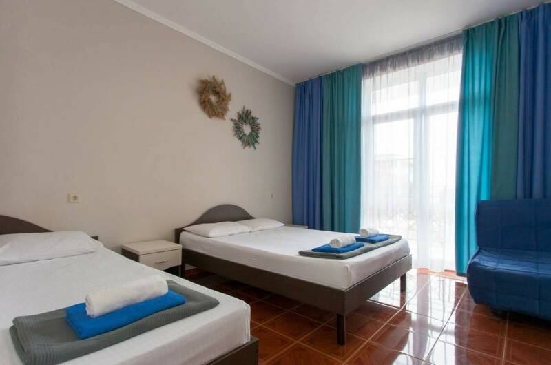 3-х местный"Полулюкс"с балконом с видом на бассейн