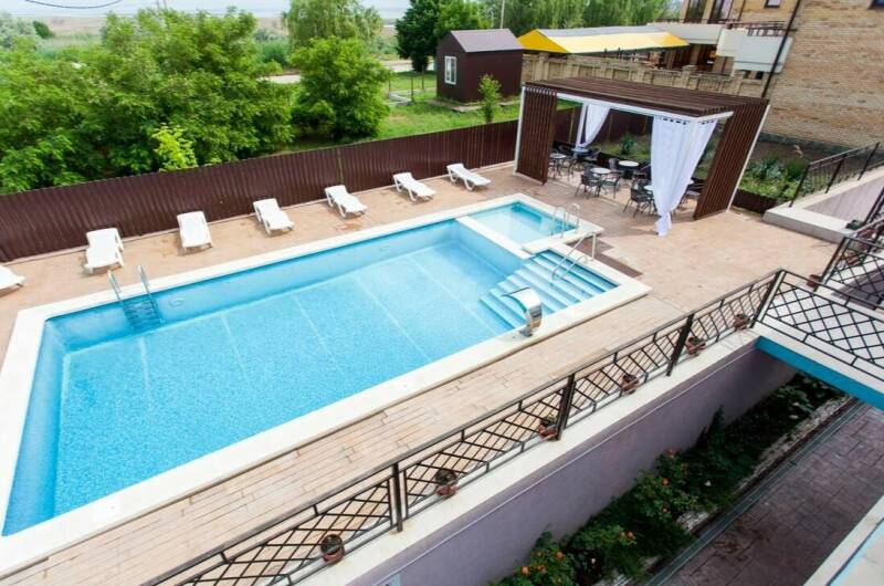 3-х местный"Полулюкс"с балконом с видом на бассейн