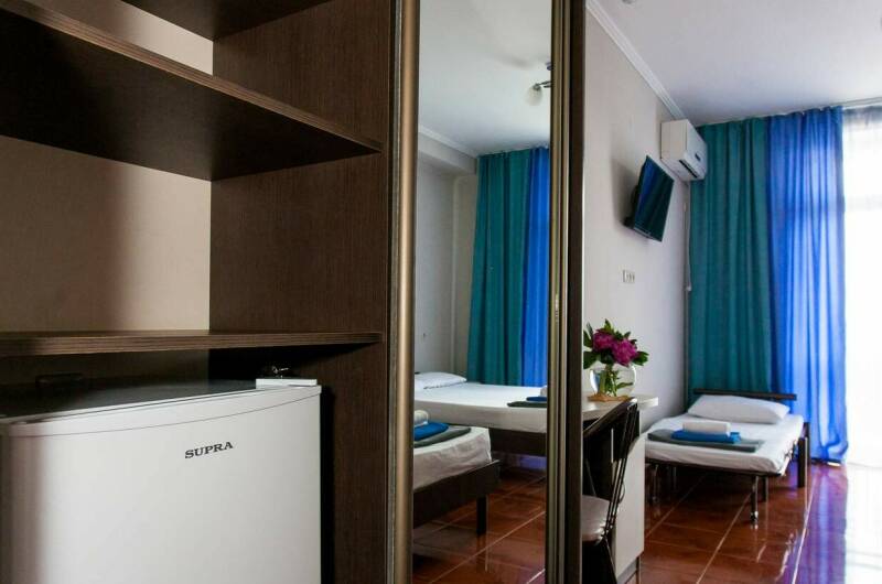 4-х местный"Полулюкс"с балконом с видом на бассейн