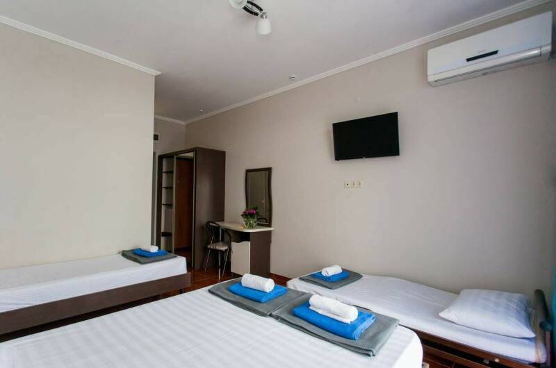 4-х местный"Полулюкс"с балконом с видом на бассейн