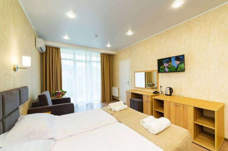 Трёхместный стандарт с балконом