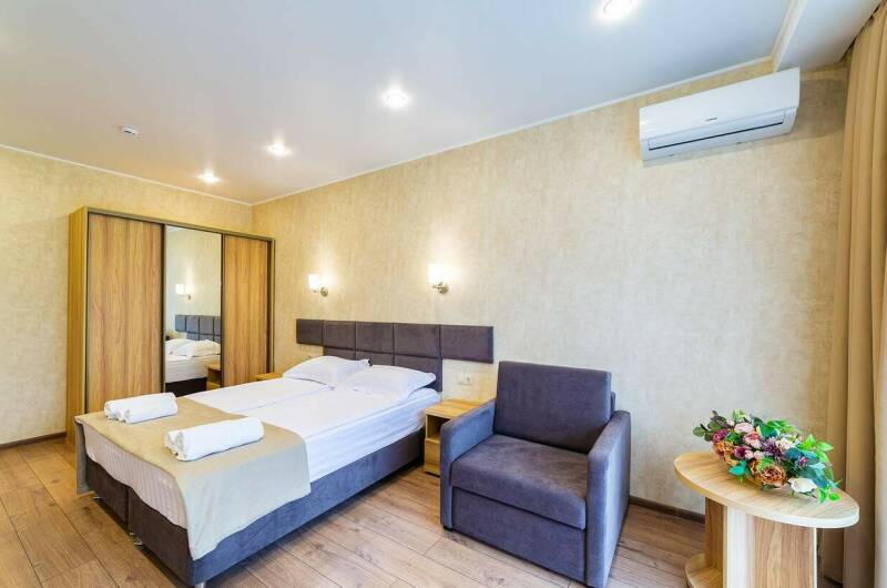 Трёхместный стандарт с балконом