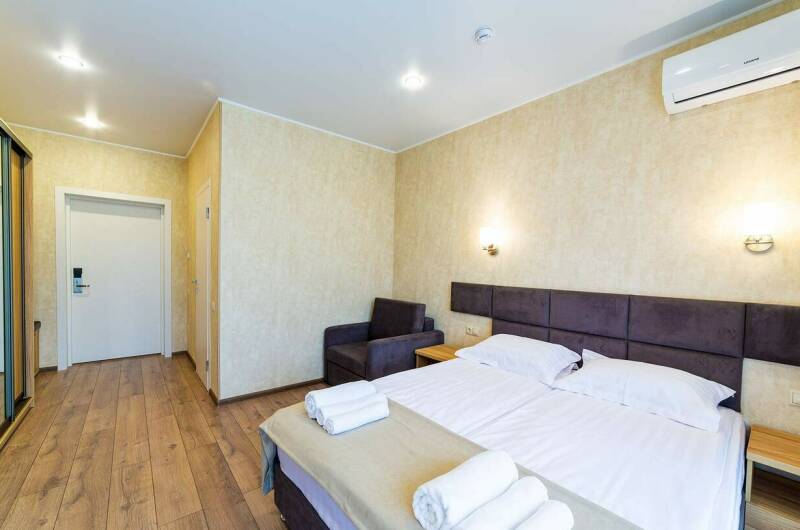 Трёхместный стандарт с балконом