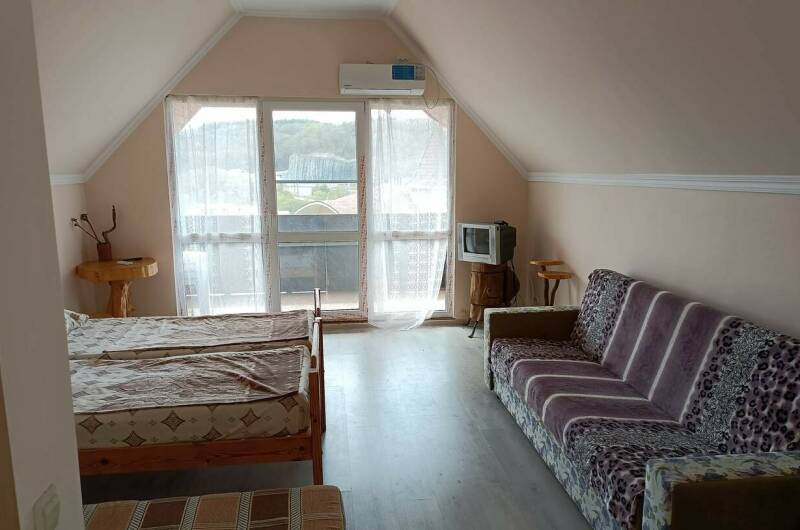 4-х местный номер «Комфорт» с балконом