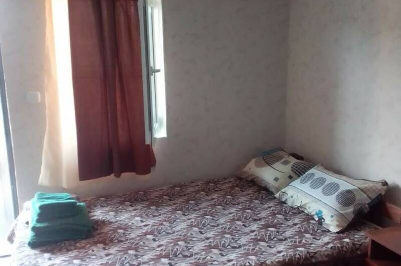 Трехместный номер с основными удобствами