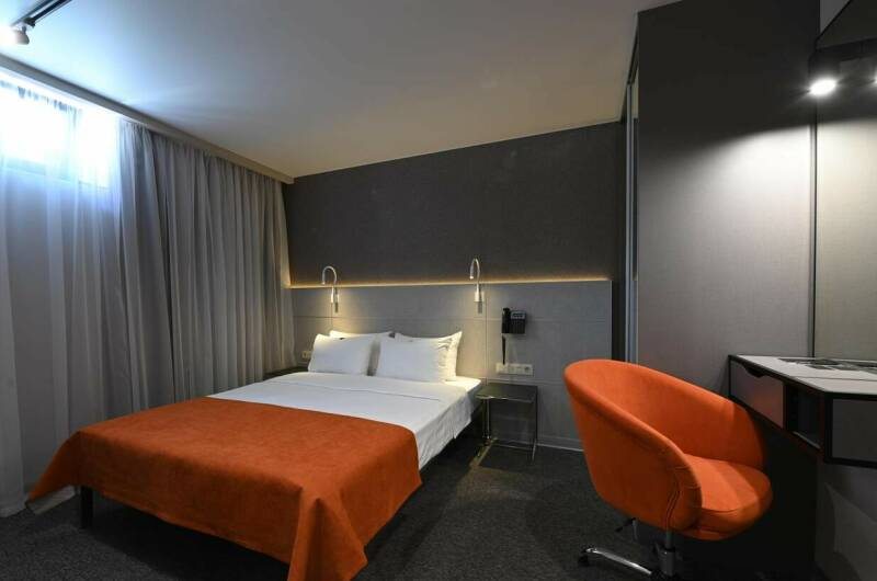 Стандартный двухместный номер в цокольном этаже