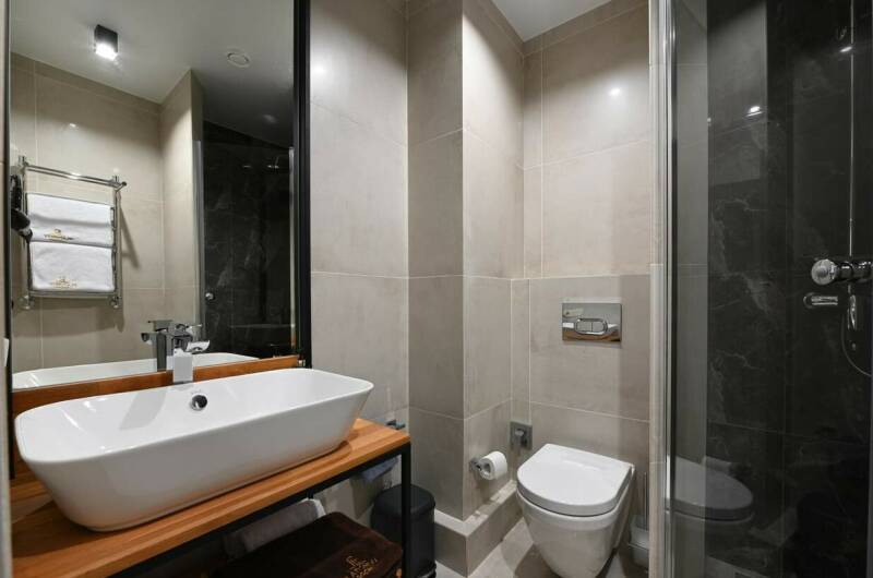 Стандартный двухместный номер в цокольном этаже