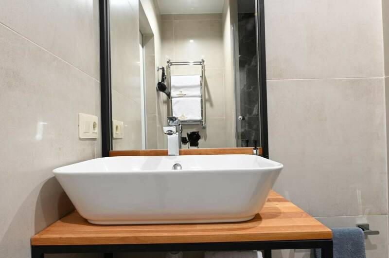 Стандартный двухместный номер в цокольном этаже