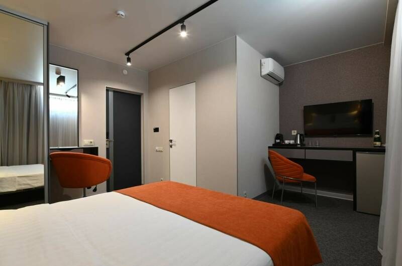 Стандартный двухместный номер в цокольном этаже