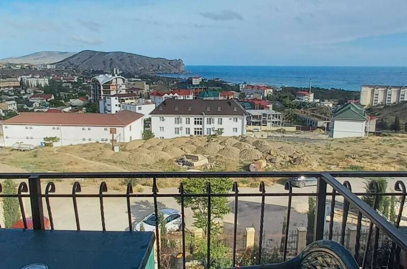 3-х местный номер с балконом и видом на море