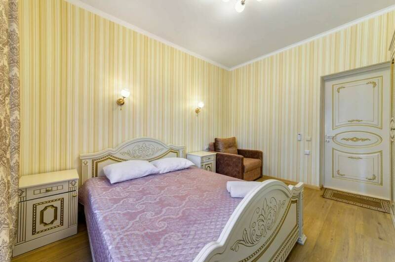 Трехместный номер с общей ванной на 1 м этаже