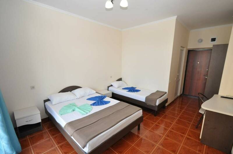 3-х местный «Полулюкс» с балконом на переулок