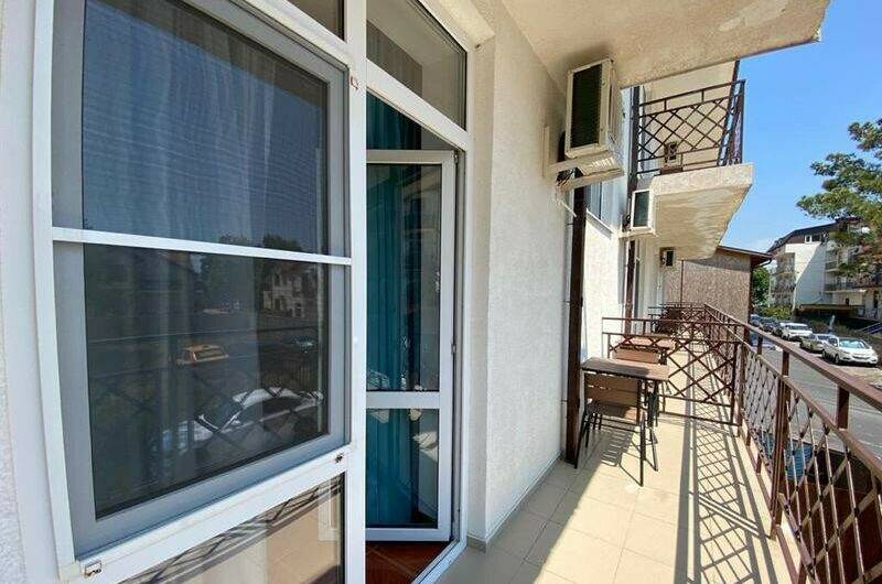 3-х местный «Полулюкс» с балконом на переулок