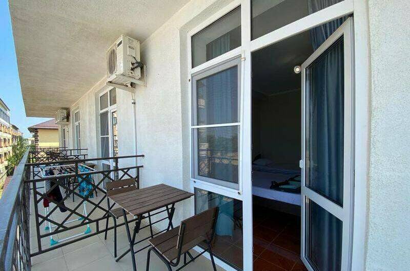 4-х местный «Полулюкс» с балконом на переулок