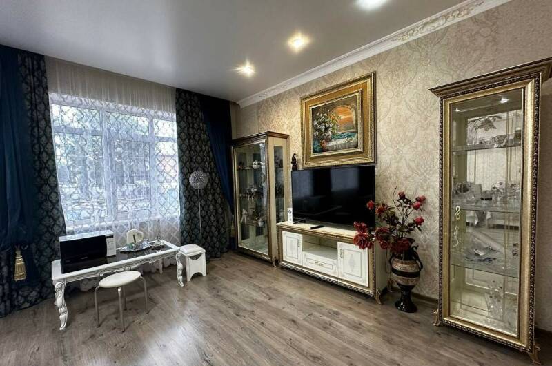 Полдома с террасой