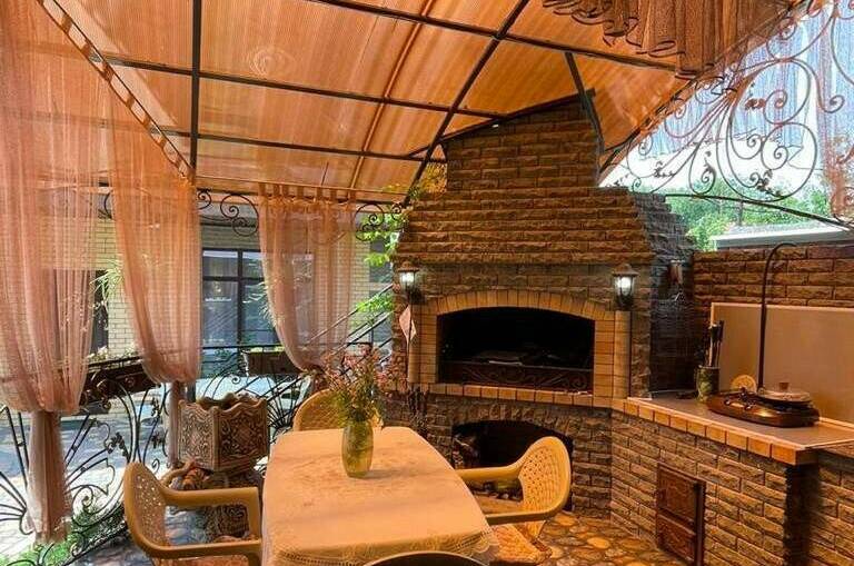 Полдома с террасой