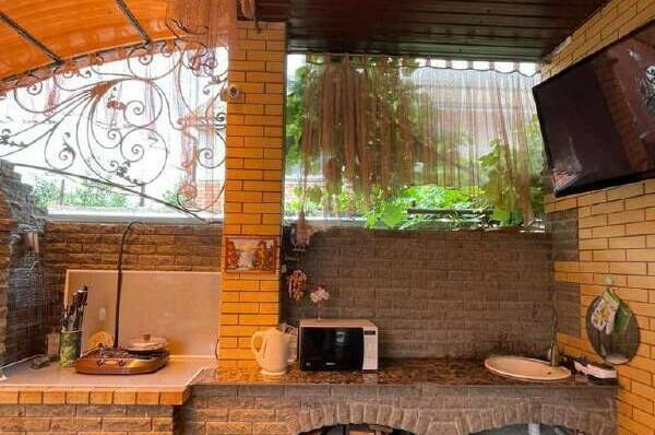 Полдома с террасой