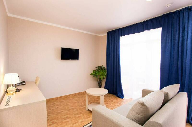 4-х местный «Джуниор сьют» с видом на море