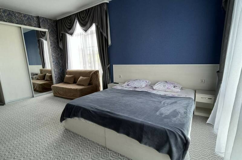 Апартаменты на 4-х человек с собственным двориком